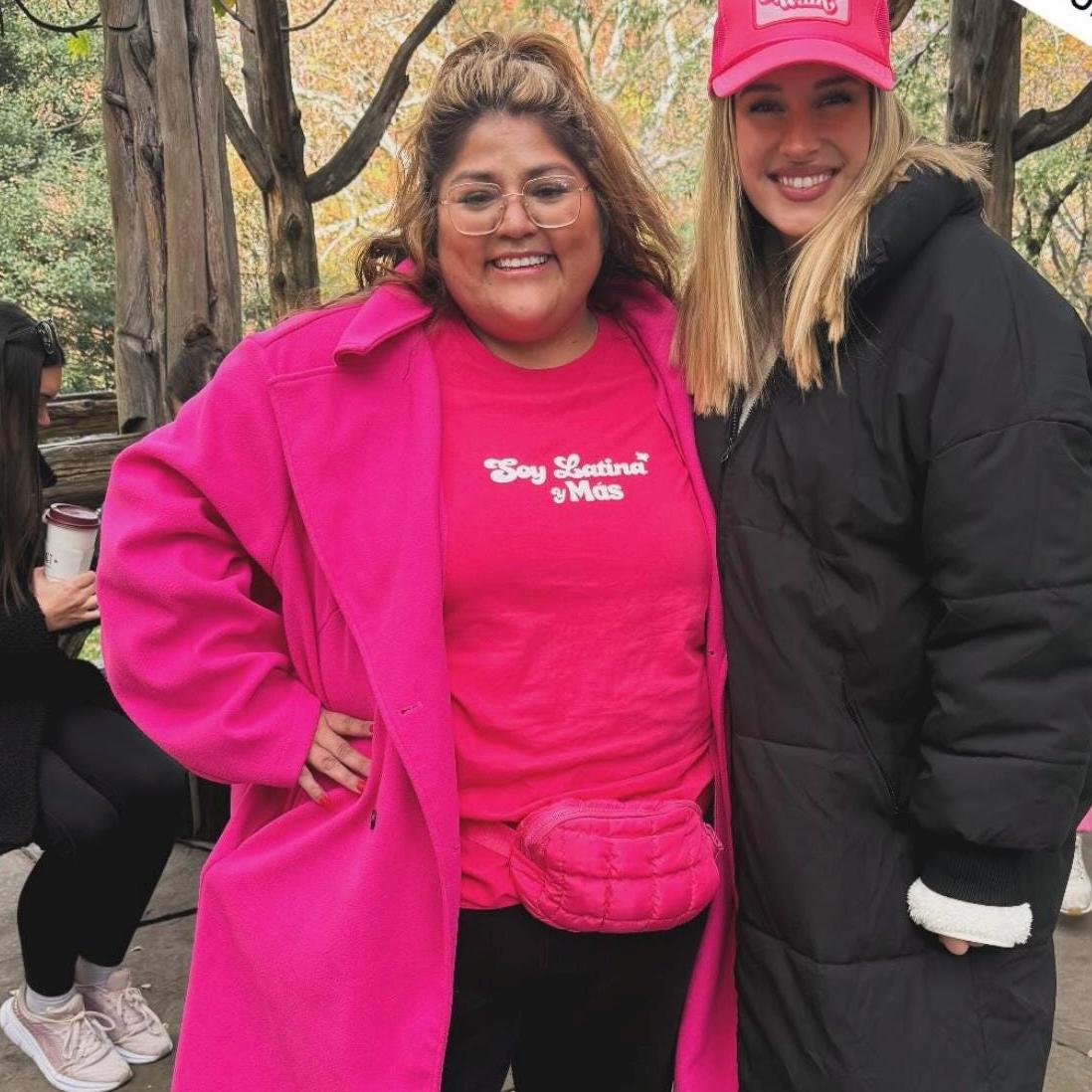 Soy Latina y Más T-Shirt: Latina Empowerment, Retro Pink Graphic Tee